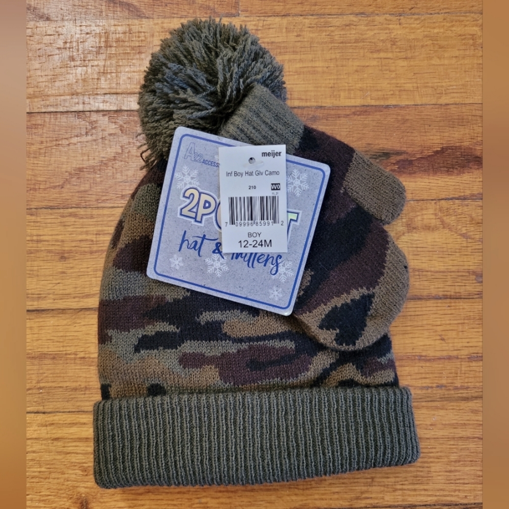 Boys 12-24 month camo beanie and matching mittens.